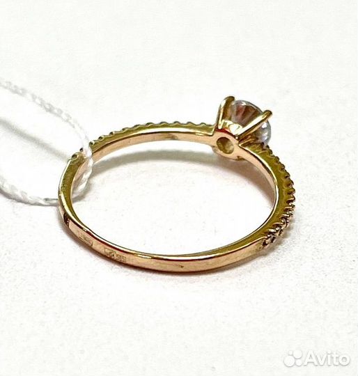 Золотое кольцо с фианитом 16р