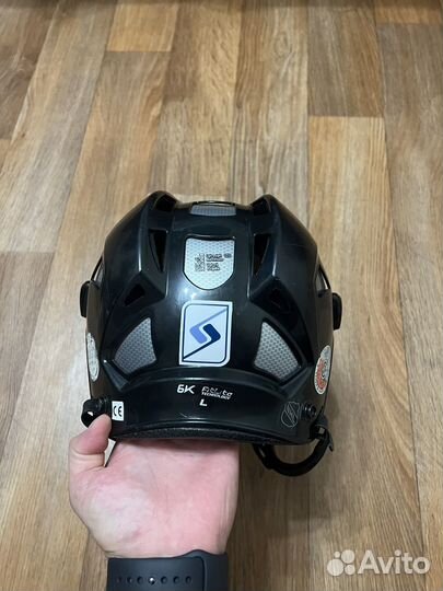 Хоккейный шлем