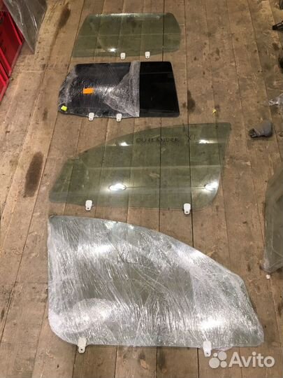 Стекло оригинальное Mitsubishi Outlander XL