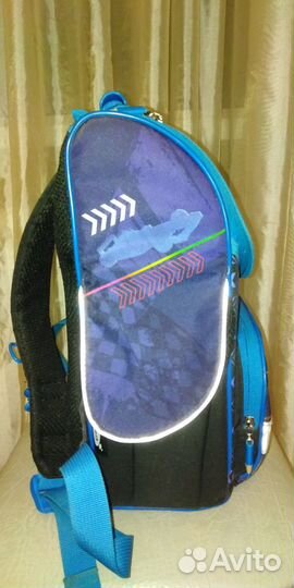 Продам школьный портфель