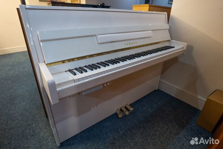 Акустическое пианино Yamaha + аксессуары