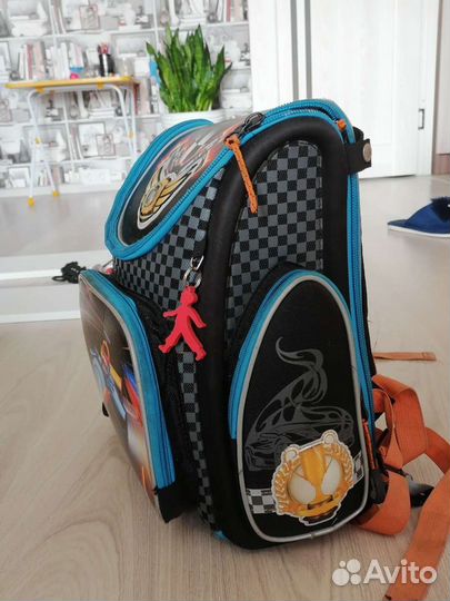 Рюкзак школьный