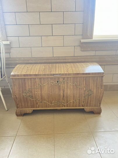 Сундук деревянный