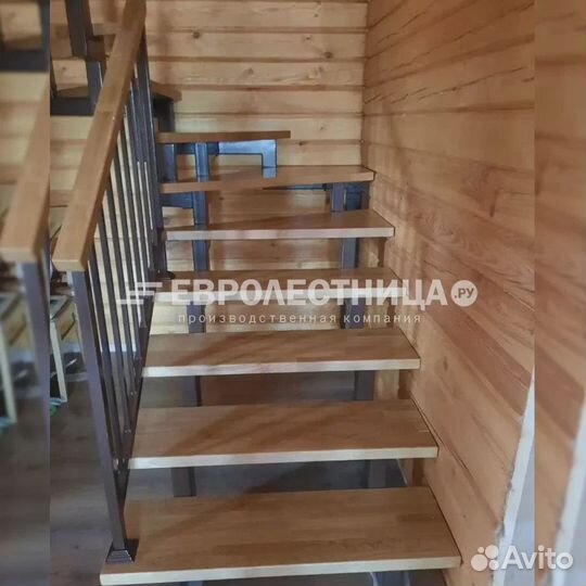 Лестница на металлическом каркасе