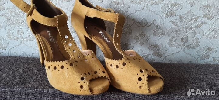 Босоножки Clarks новые