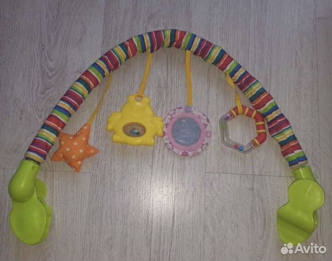 Дуга с игрушками