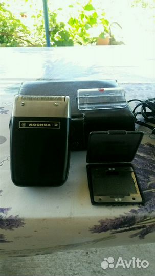 Две электробритвы Москва и Харьков