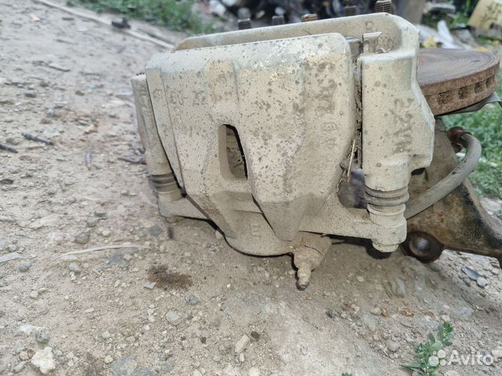 Тойота аурис E150 суппорта передние