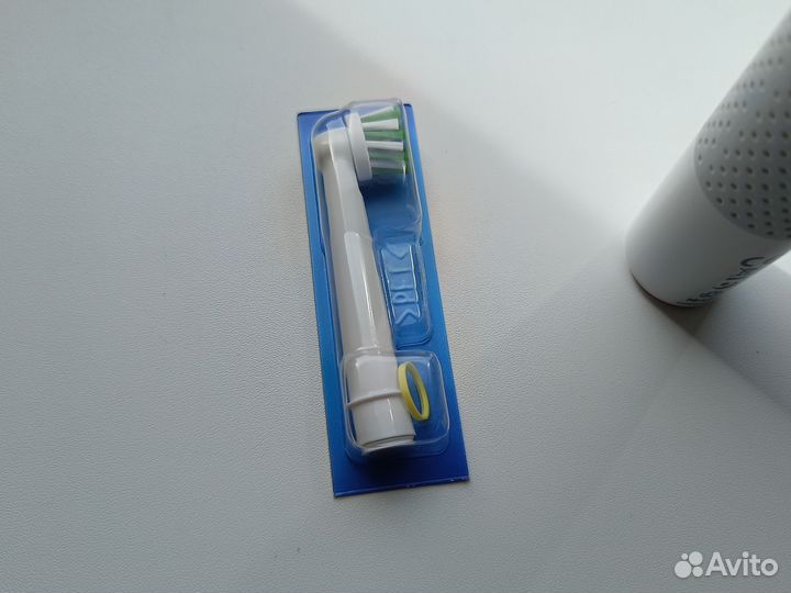Электрическая зубная щетка Oral-B