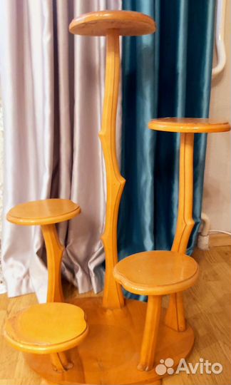 Продаю напольную подставку для цветов