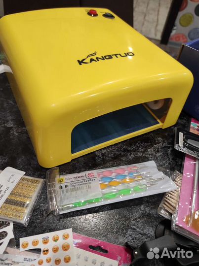 Лампа для ногтей и всё для маникюра