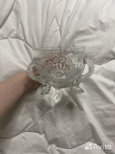 Хрустальная конфетница на ножках