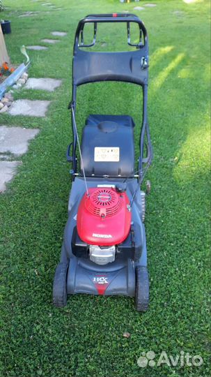 Бензиновая газонокосилка Honda самоходная
