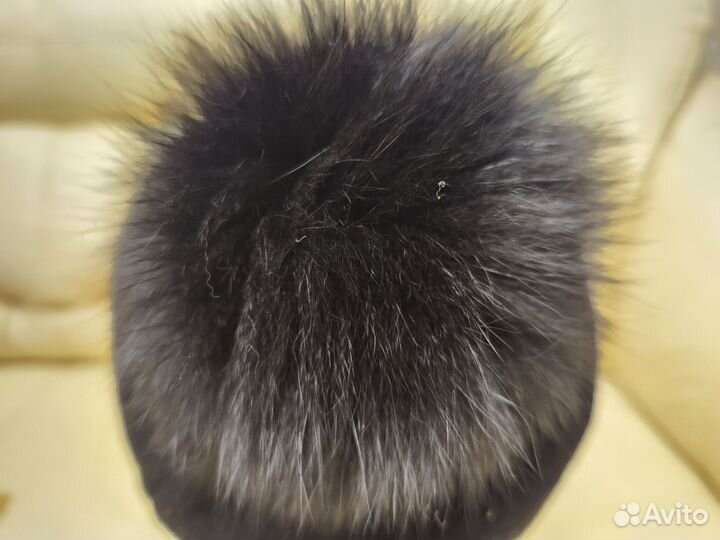Шапка женская с помпоном из песца черная