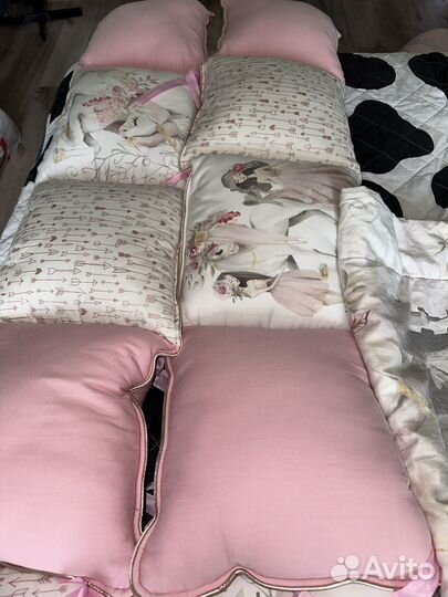 Бортики в кроватку с одеялом