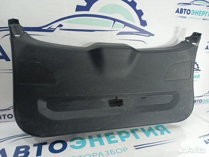 Обшивка крышки багажника Geely Coolray 1.5