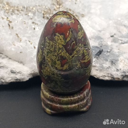 Яшма кровь дракона яйцо с подставкой