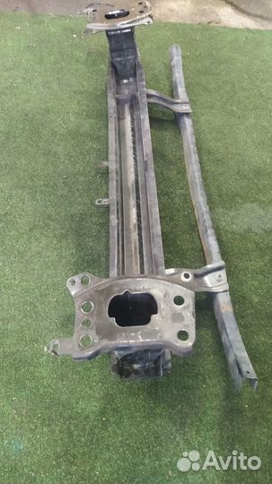 Усилитель бампера передний Volkswagen Passat