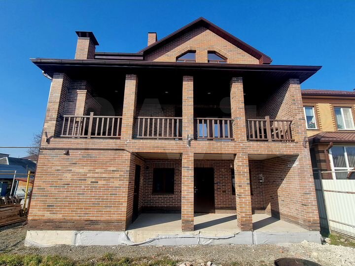 Дом 264,4 м² на участке 5,5 сот.