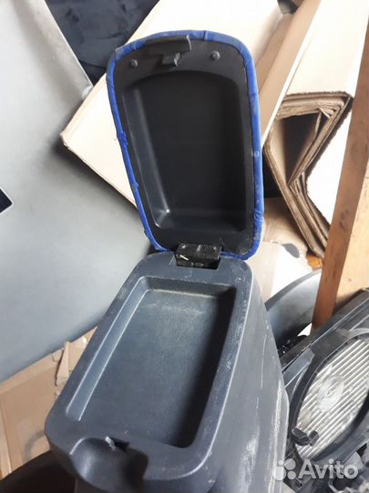 Консоль с подлокотником Hyundai Elantra 2000-2006