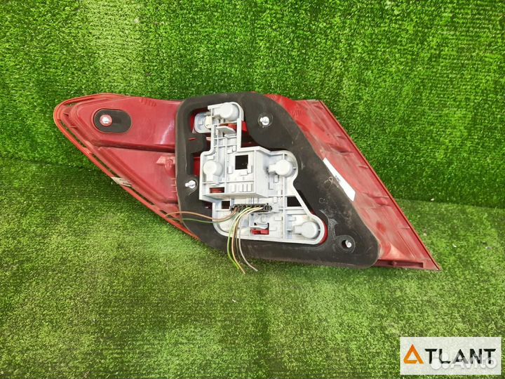 Фонарь задний правый mercedes-benz C200