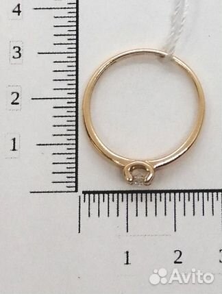 Кольцо с природным камнем Золото