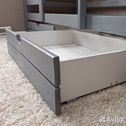 Двухъярусная кровать из дерева