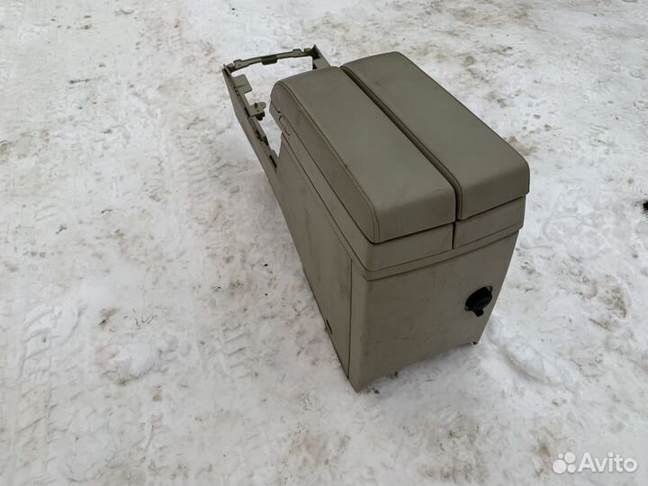 Infiniti fx 35 fx45 подлокотник бежевый