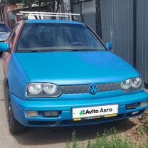 Volkswagen Golf 1.6 MT, 1994, битый, 350 000 км, с пробегом, цена 70 000 руб.