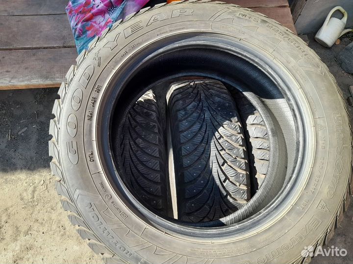 Goodyear UltraGrip Extreme 225/60 R17 99