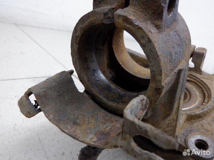 Кулак поворотный передний правый Citroen Berlingo