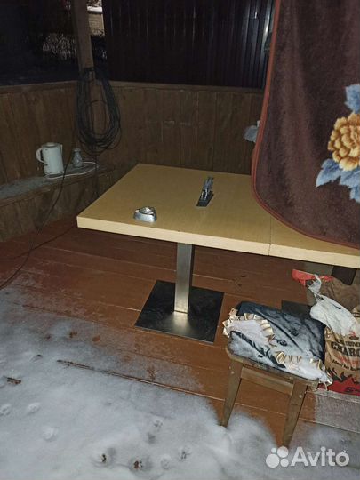 Стол и стулья