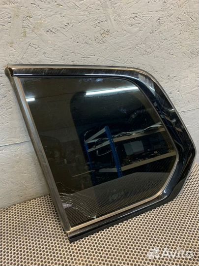 Форточка кузова задняя левая Bmw X7 G07 M-pack