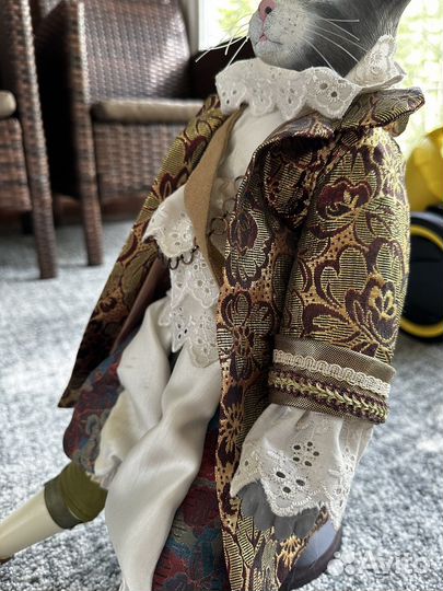 Игрушка из фарфора