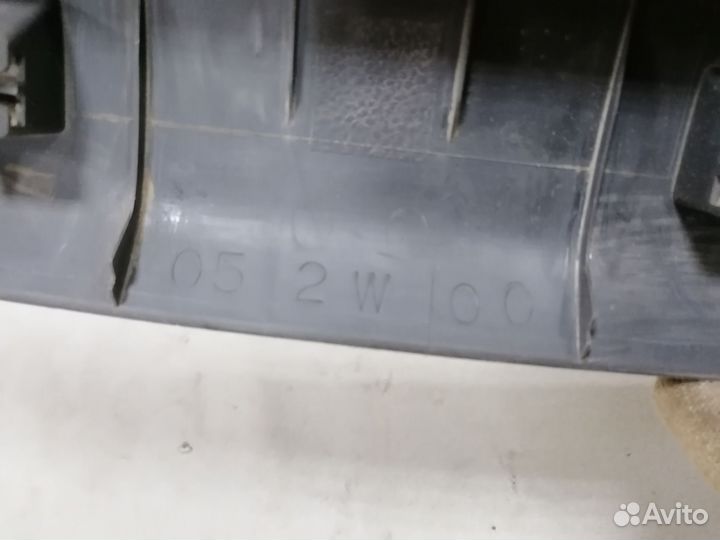 Обшивка двери багажника Mitsubishi Outlander CU