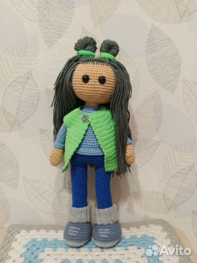 Вязаная кукла ручной работы