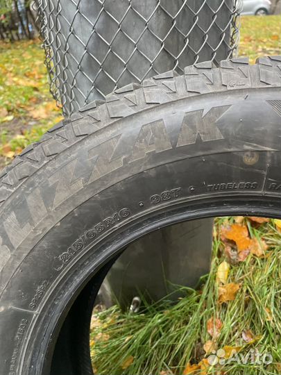 Bridgestone Blizzak Spike-02 SUV 215/65 R16