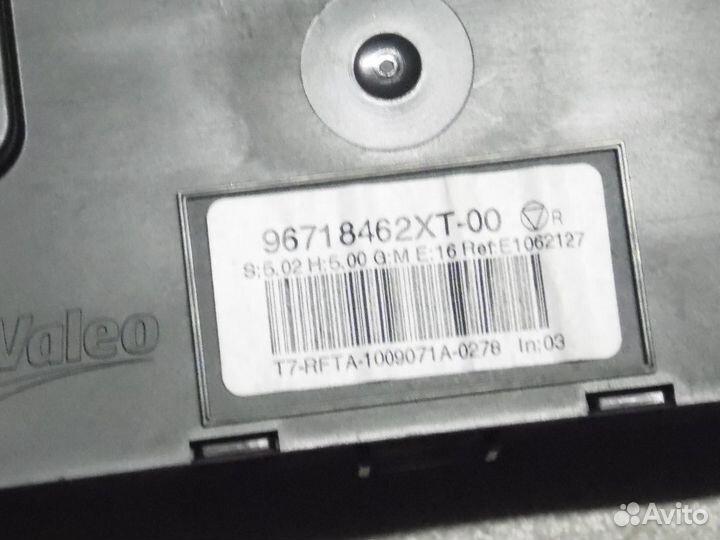 Блок управления печкой климат Пежо 308