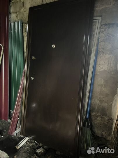 Дверь стальная новая