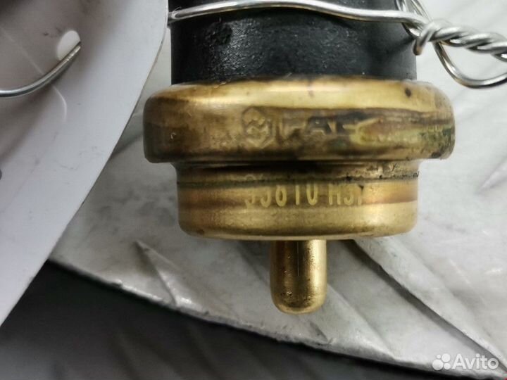 Датчик температуры охлаждающей жидкости Renault 4