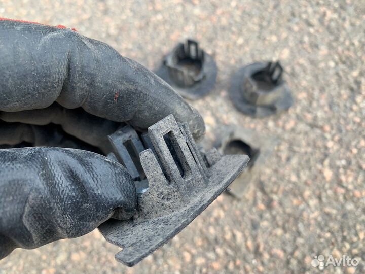 Кронштейн заднего датчика парковки A4 c 2012 г