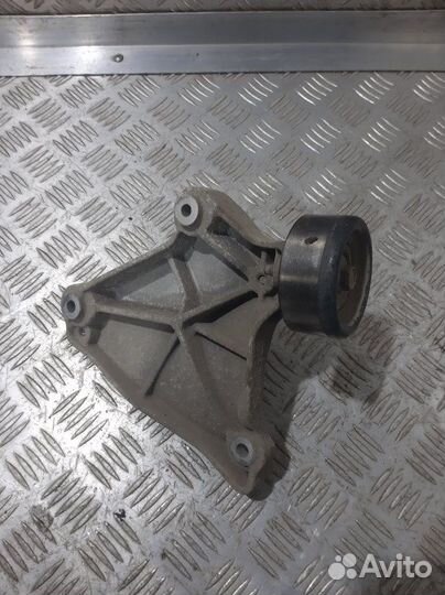 Кронштейн компрессора кондиционера Opel Insignia A