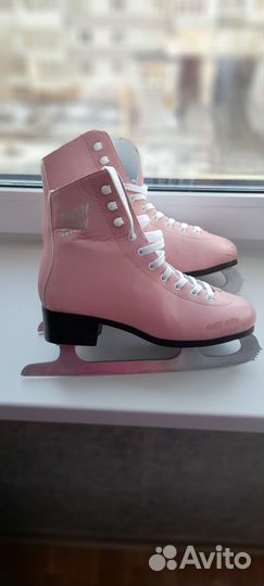 Коньки фигурные женские