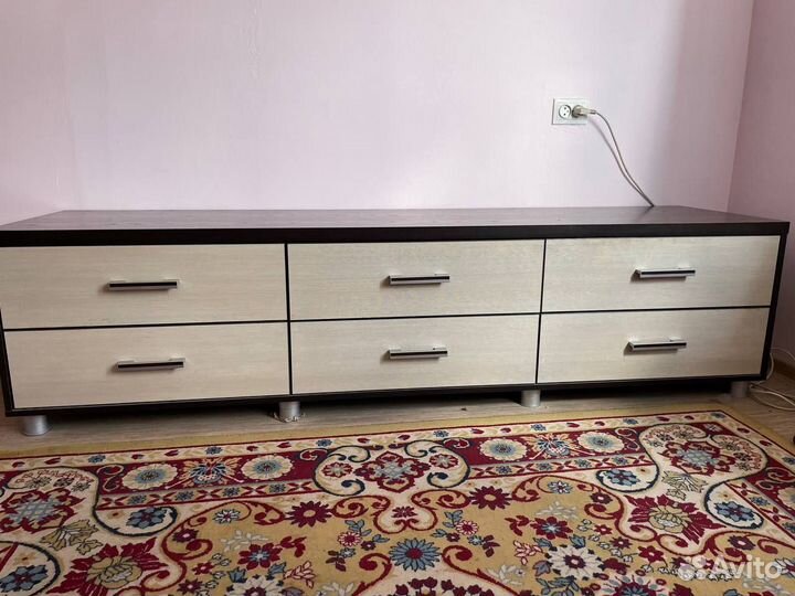 Продам тумбу под тв 2м в отличном состоянии бу