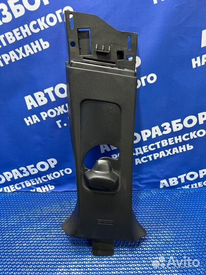 Обшивка средней стойки Ford Explorer внедорожник