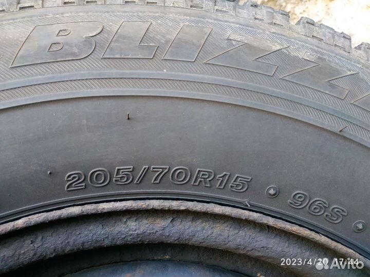 Bridgestone Blizzak Ice 205/70 R15 88S