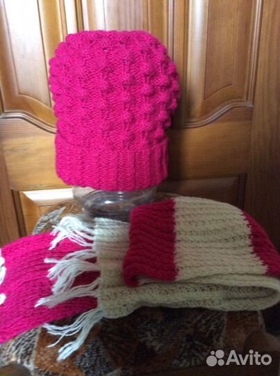 Шапка женская с шарфом, ручная работа