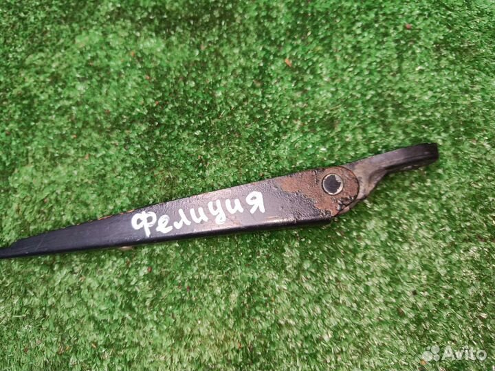 Поводок заднего дворника Skoda Felicia