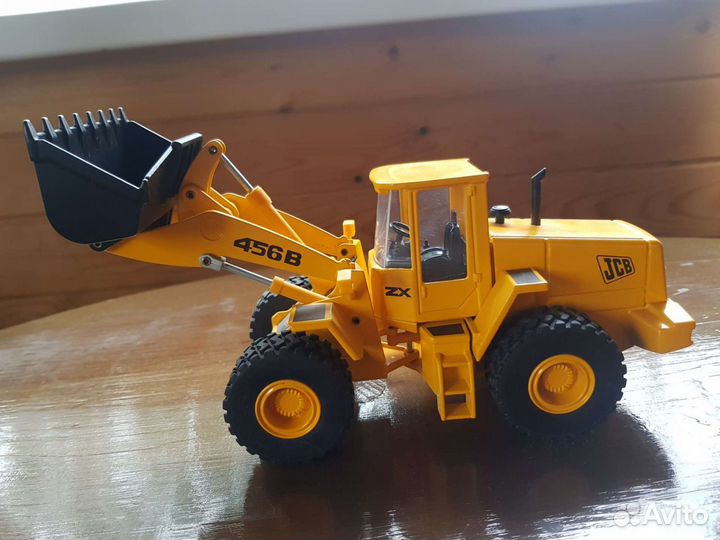 Модели 1:35 JCB