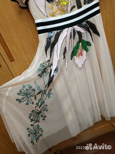 Платье нарядное 46